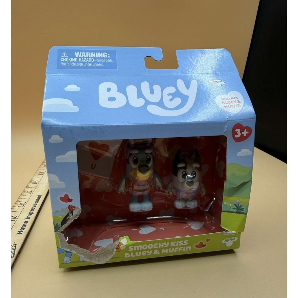 Bluey Smoochy Kiss Figure 2-Pack Bluey & Muffin Mini Figures Valentines Ages 3+